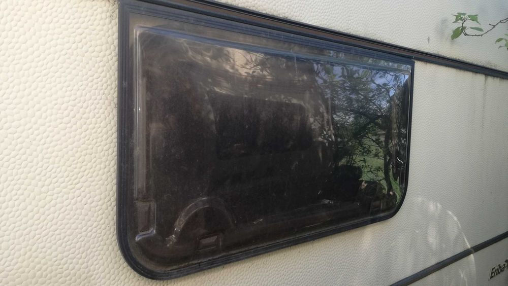 Okno do przyczepy kempingowej