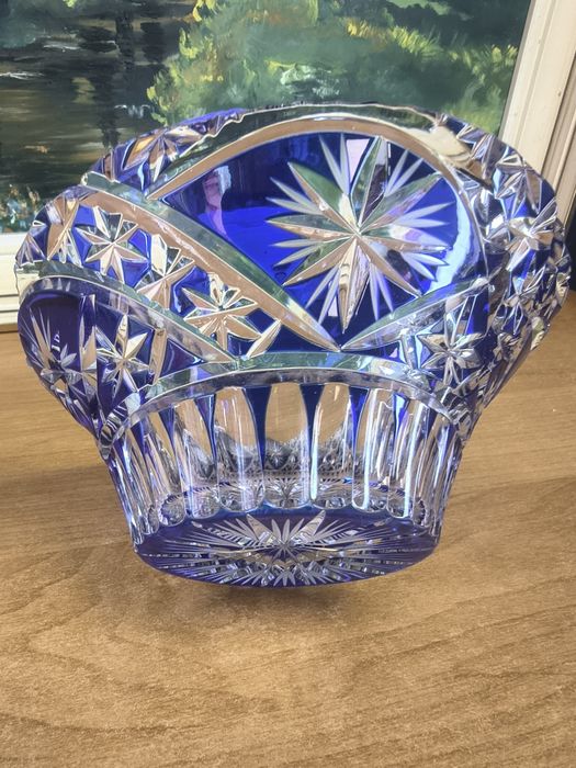 Misa kryształowa z kobaltowym zdobieniem – ręcznie szlifowana