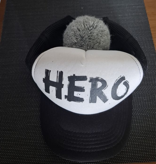 Pom pom cap czapka hero z pomponem