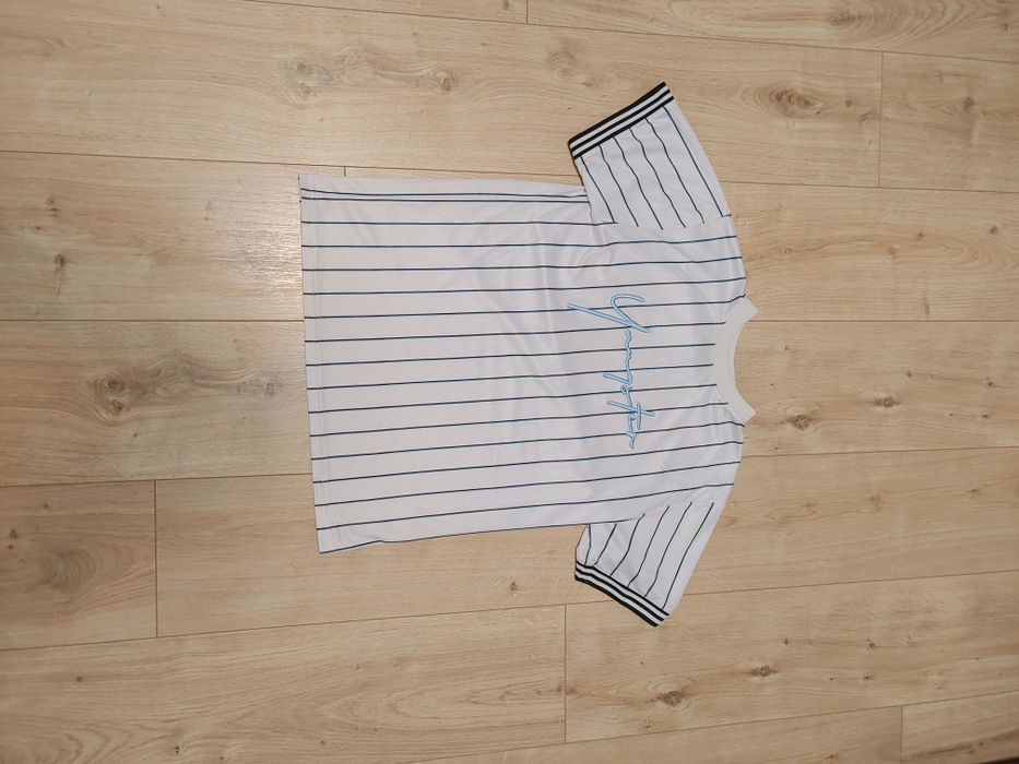 Футболка прикрасного матеріала стан ідеальний.