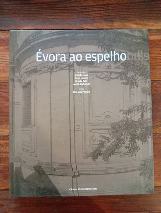 Livro - “Évora ao Espelho” – Câmara Municipal de Évora
