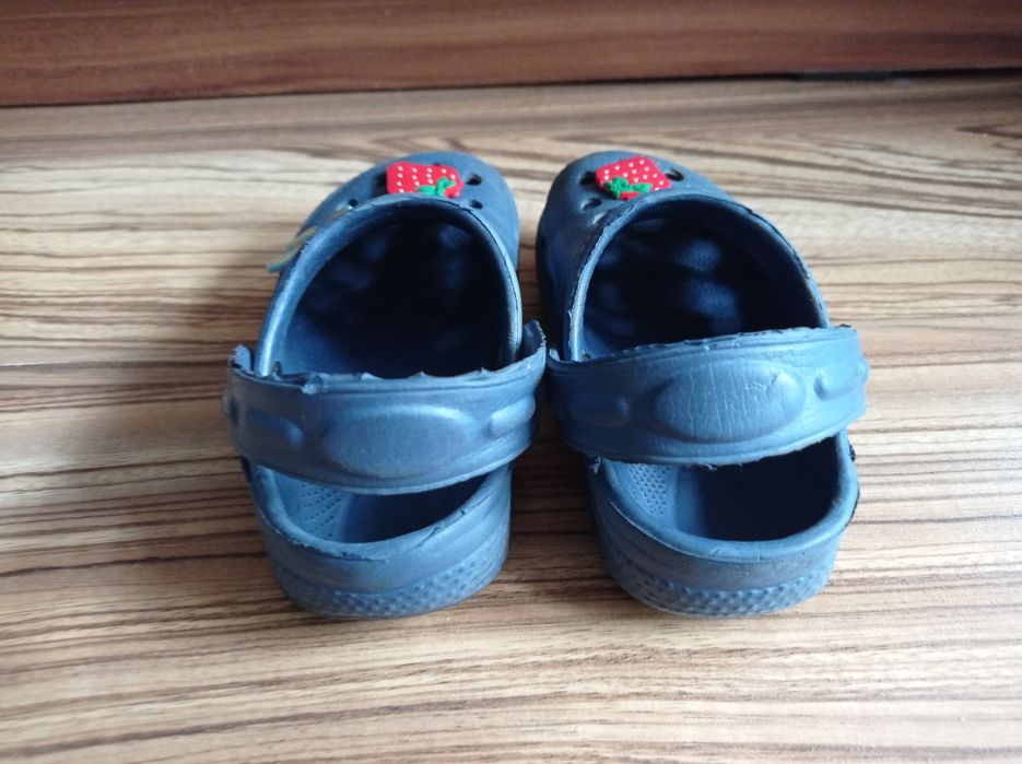 Buty dziewczęce typu Crocs