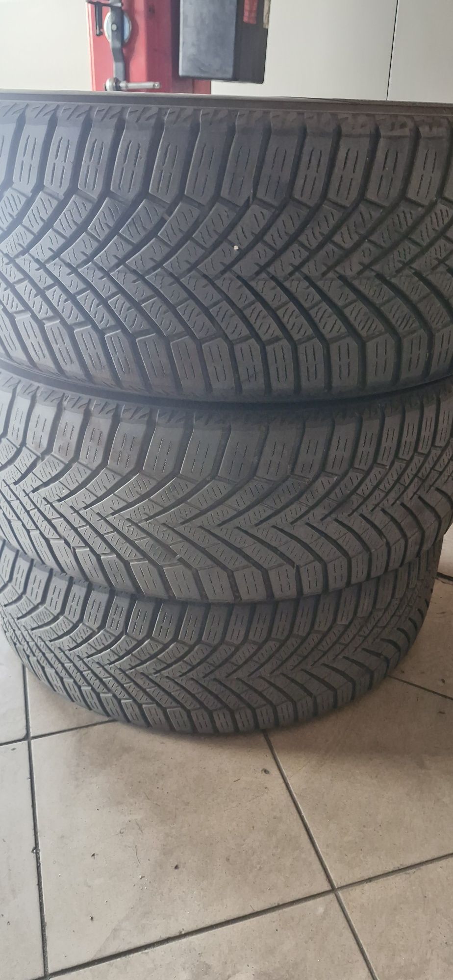 Sprzedam 4szt zestaw opon zimowe Yokohama 235/50 r.20