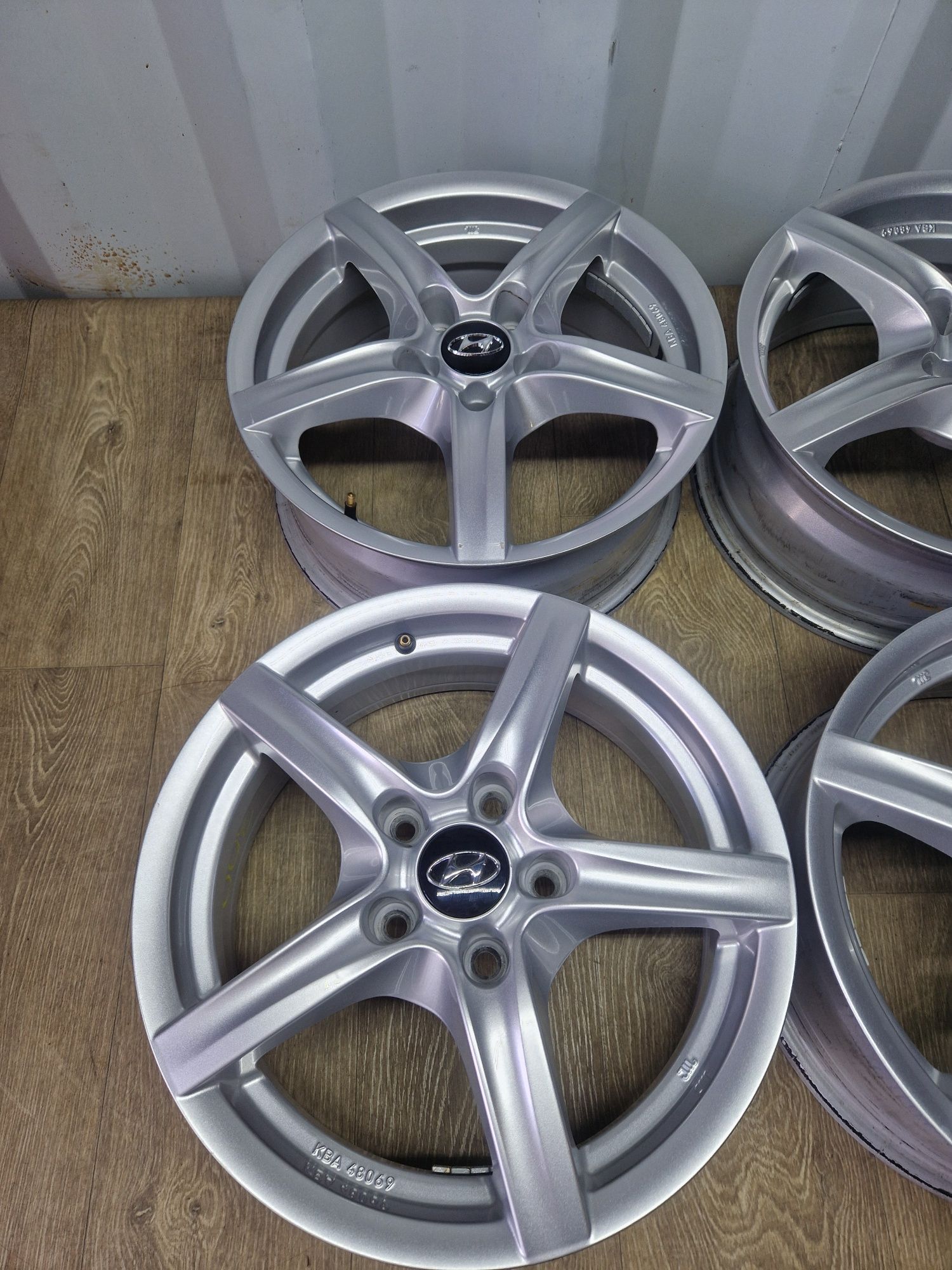 Felgi 16 hyundai i30 i40 tucson 5x114.3 6.5j et 39 os 70.0