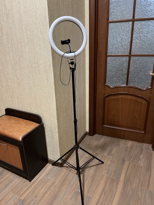 кільцеве світло з тримачем для телефону
