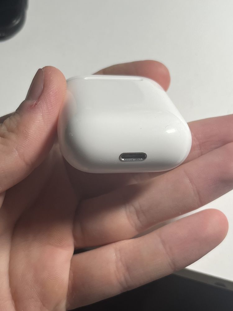 Etui Ladujace Airpods 2 Stan idealny A1602