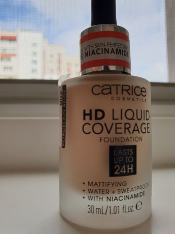 Catrice HD Liquide рідкий матуючий тональний крем 002 PORCELAIN BEIG