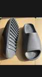 Yeezy slide grey ( cinzento )
