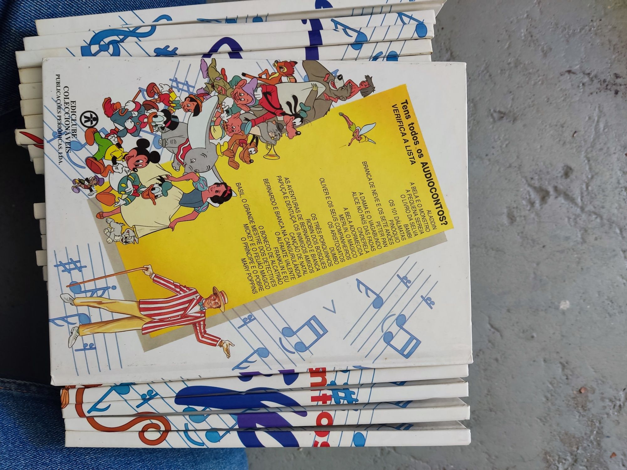 Coleção completa de 30 livros infantis da Disney