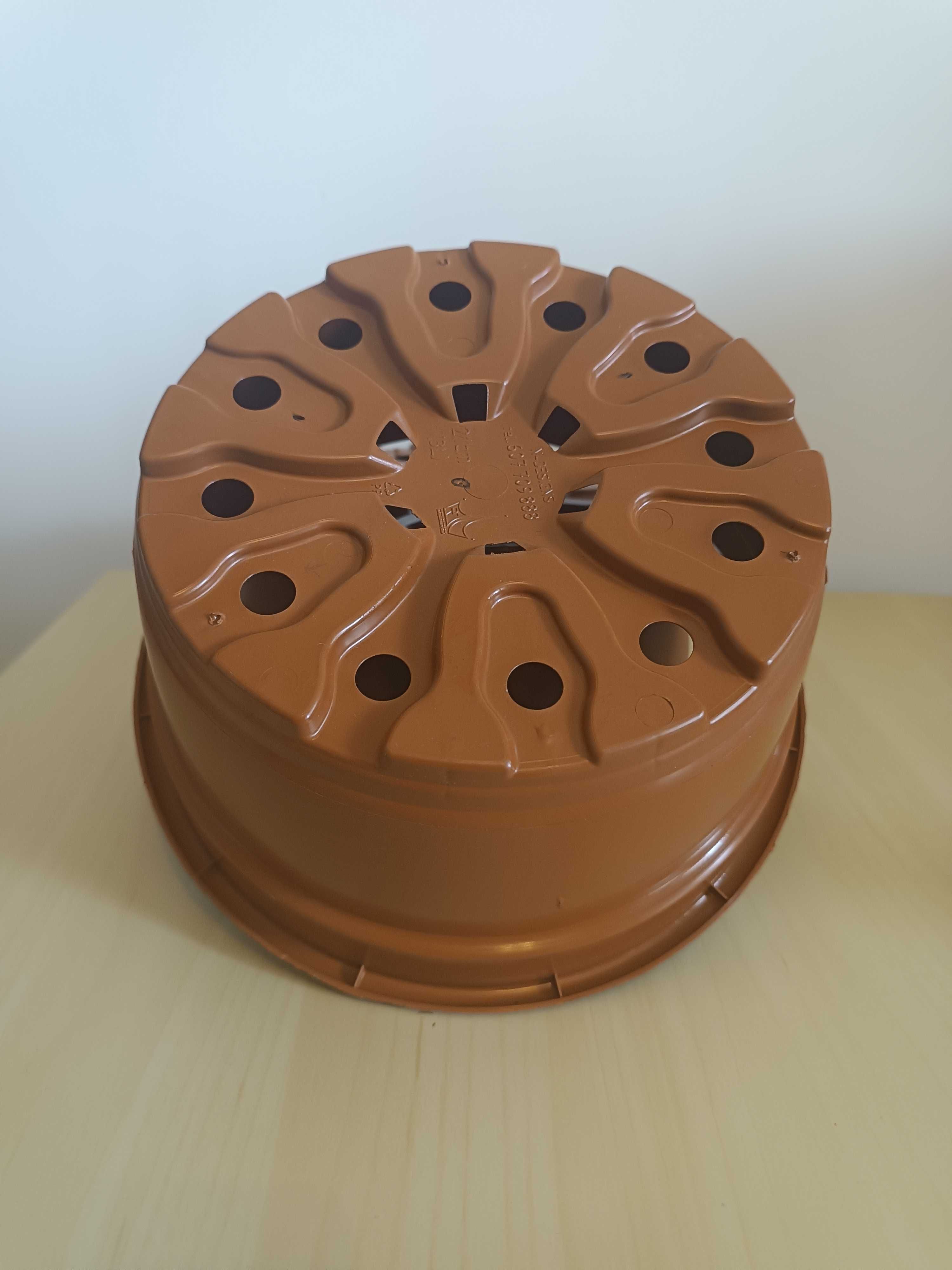 miski doniczki chryzantemowe 3 L na grób 22,5 cm chryzantemy terakota
