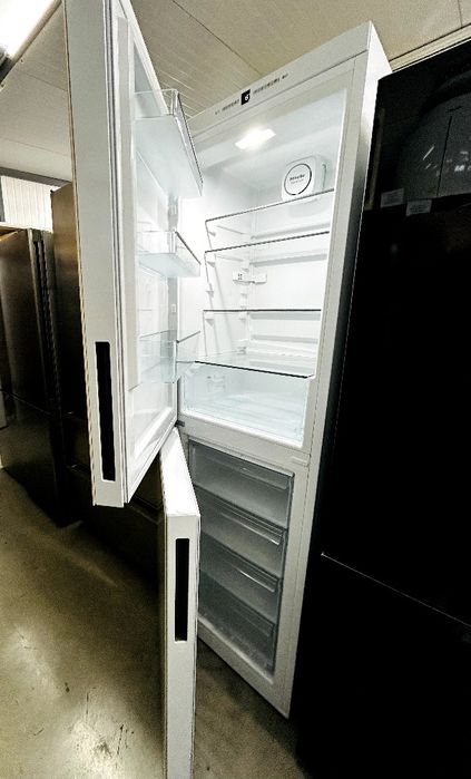 Холодильник Miele KFN 29142