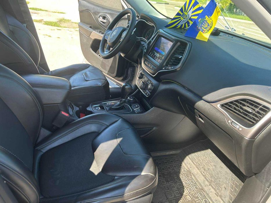 Продам Jeep Cherokee