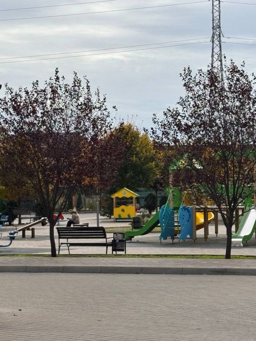 Продам коммерческое фасадное помещение 57 Жемчужина Таирово 1 этаж