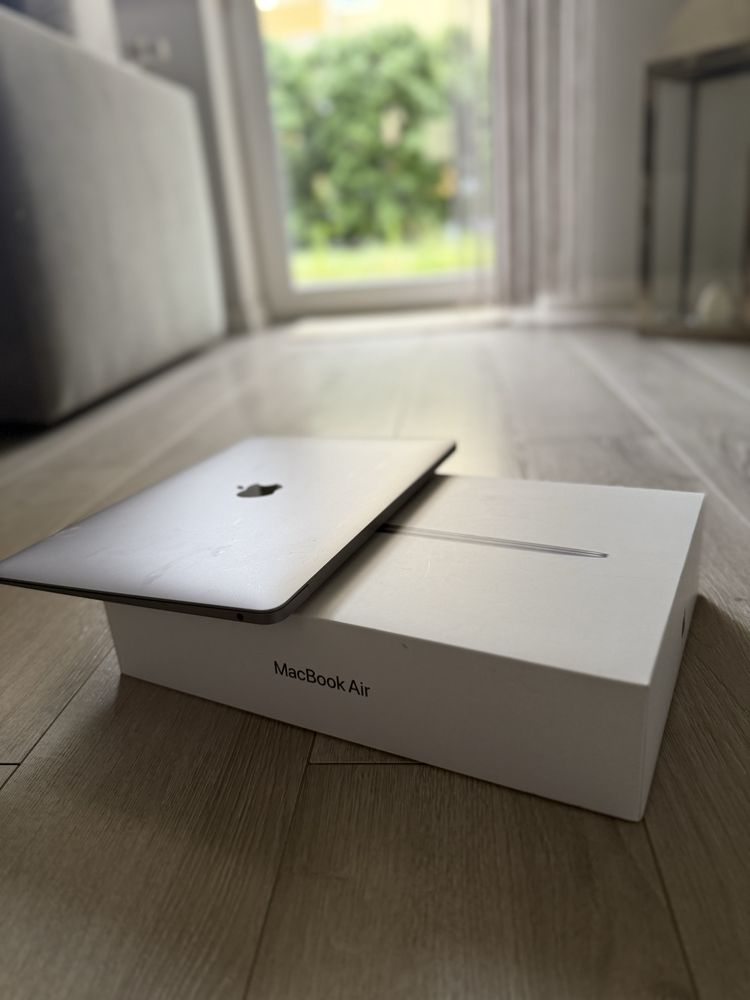 Macbook Air z 2020