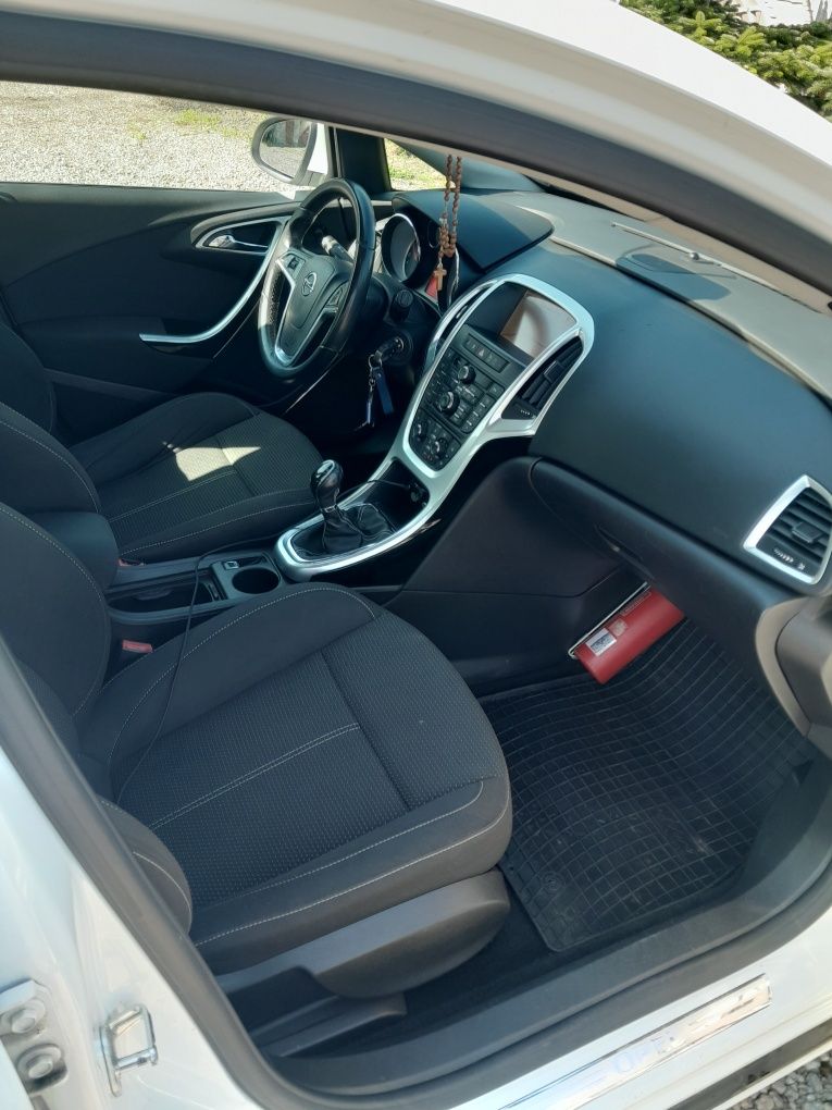 Opel Astra 1.3 cdti 2011rok