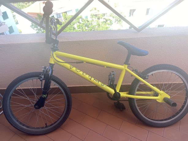 Bicicleta bmx nova