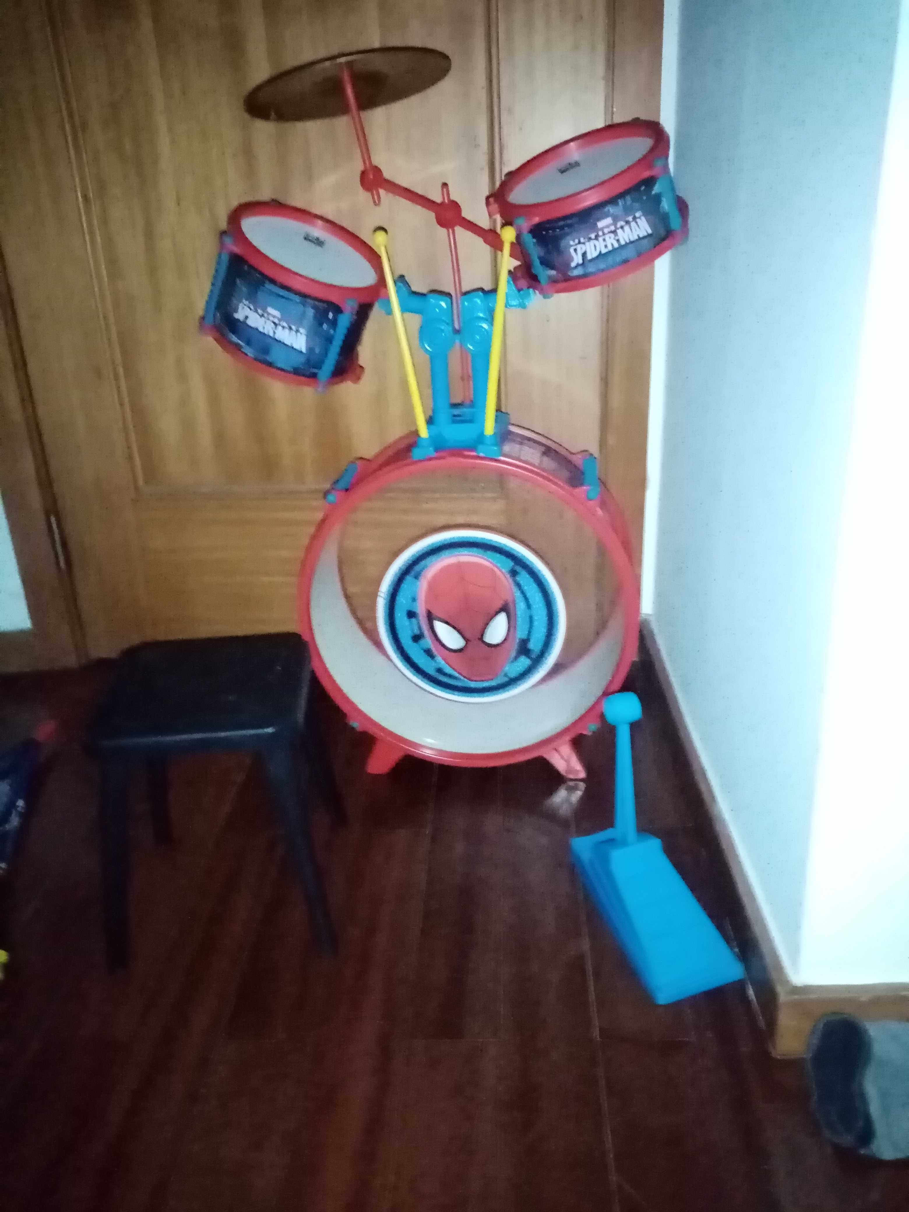 Bateria de brincar do Homem-Aranha