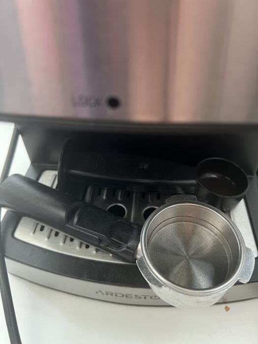 Ріжкова кавоварка еспресо Ardesto YCM-E1600