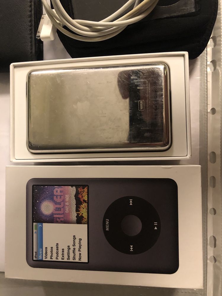iPod classic 160 GB  7 th + чехол