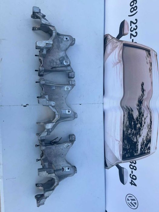 Кронштейн передней балки підрамника  Audi a4 b9 8W0399296E  8W0399295E