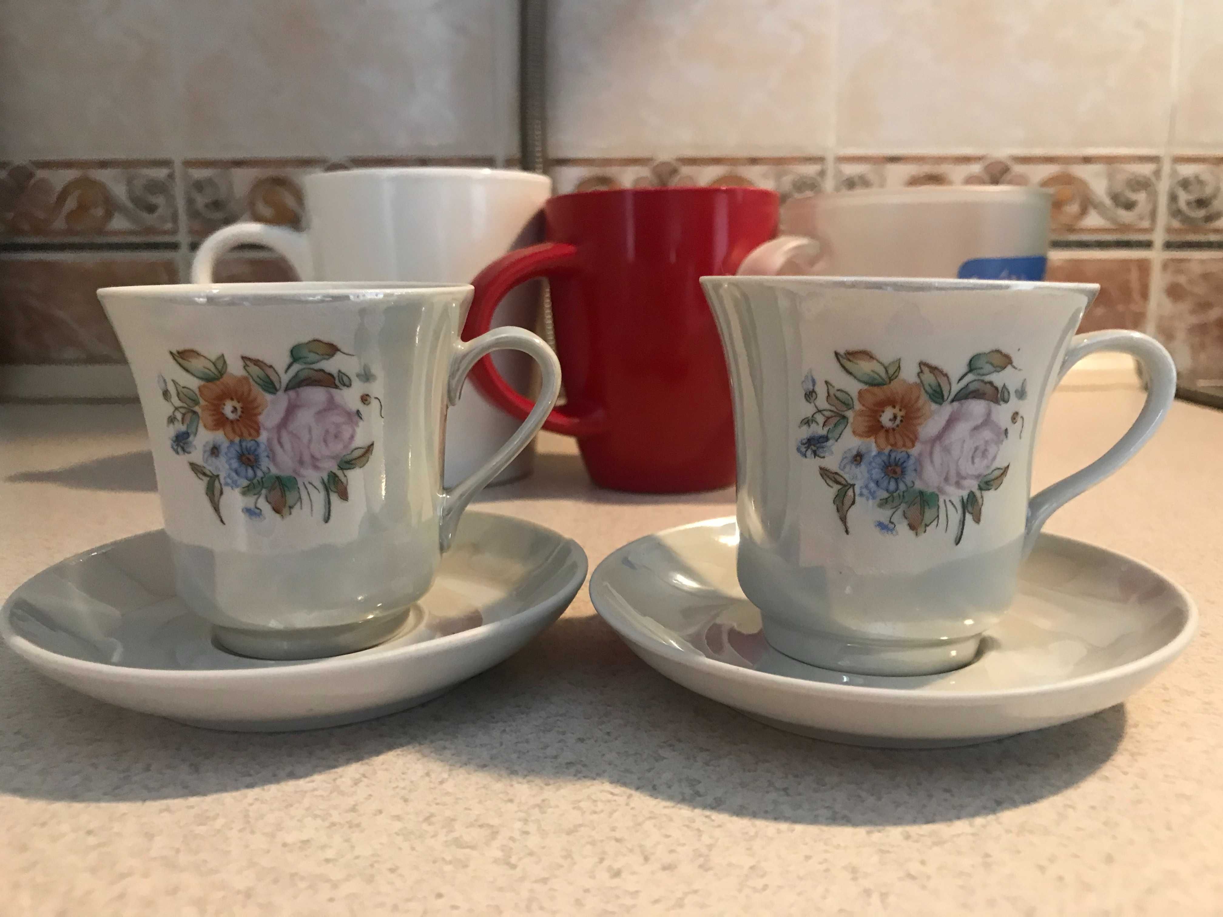 Набор чайные и кофейные чашки.