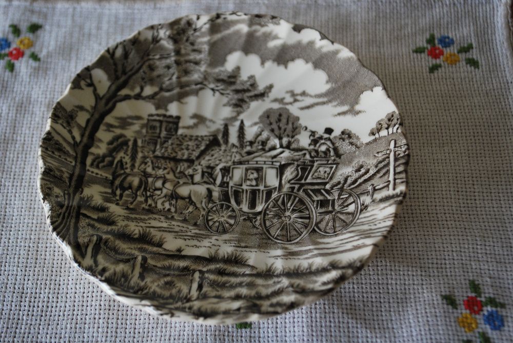 Prato Royal Mail (Correio Real) Fine Staffordshire Ironstone - England