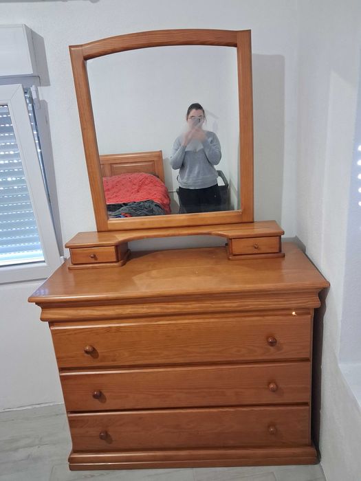 Vendo cómoda com espelho