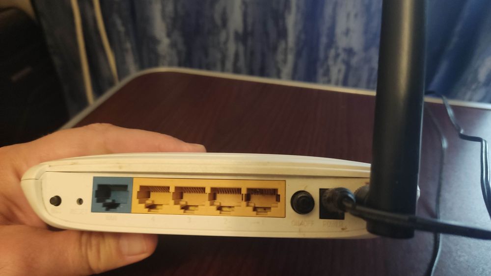 Роутер TP-LINK серії N,150 Mбіт/с,9V з низьким споживанням ел.енергії