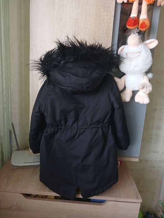 Дитяча парка на дівчинку