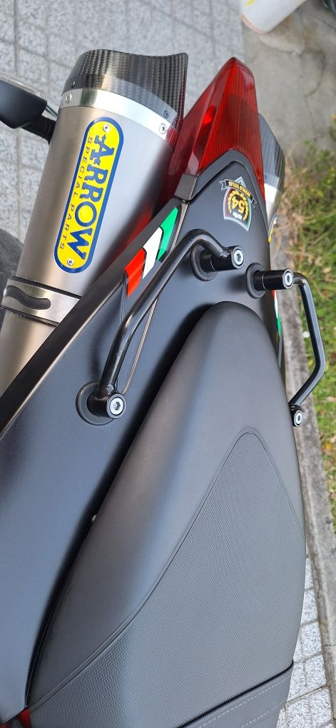 Aprilia Dorsoduro 900