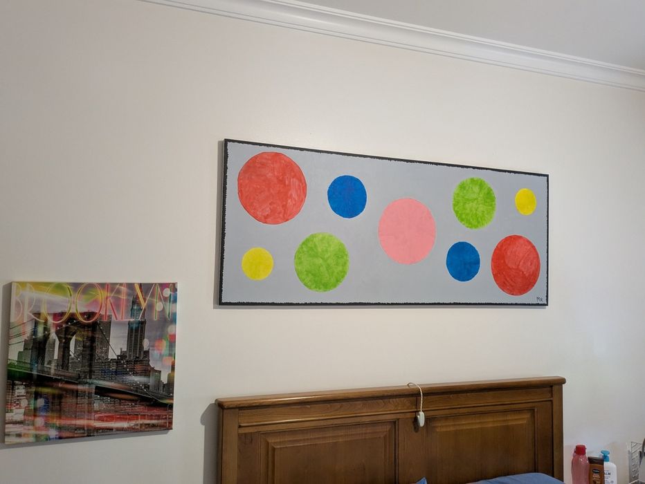 Estore azul e duas molduras