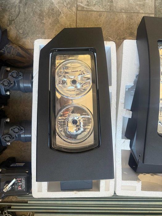 Reflektor lampa przód zderzak światło Mercedes Unimog U1000 - U2450