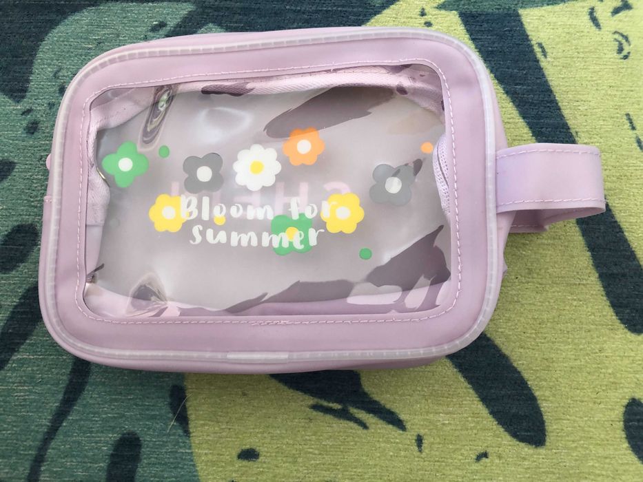 Bolsa de maquilhagem nova