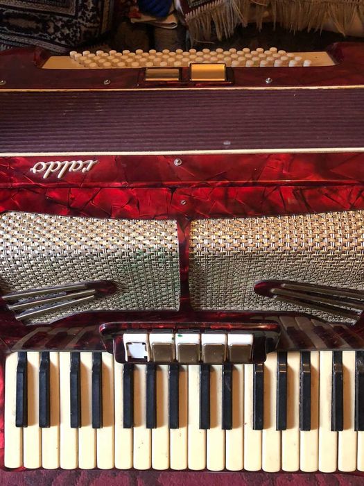 Продам аккордеон в хорошому стані