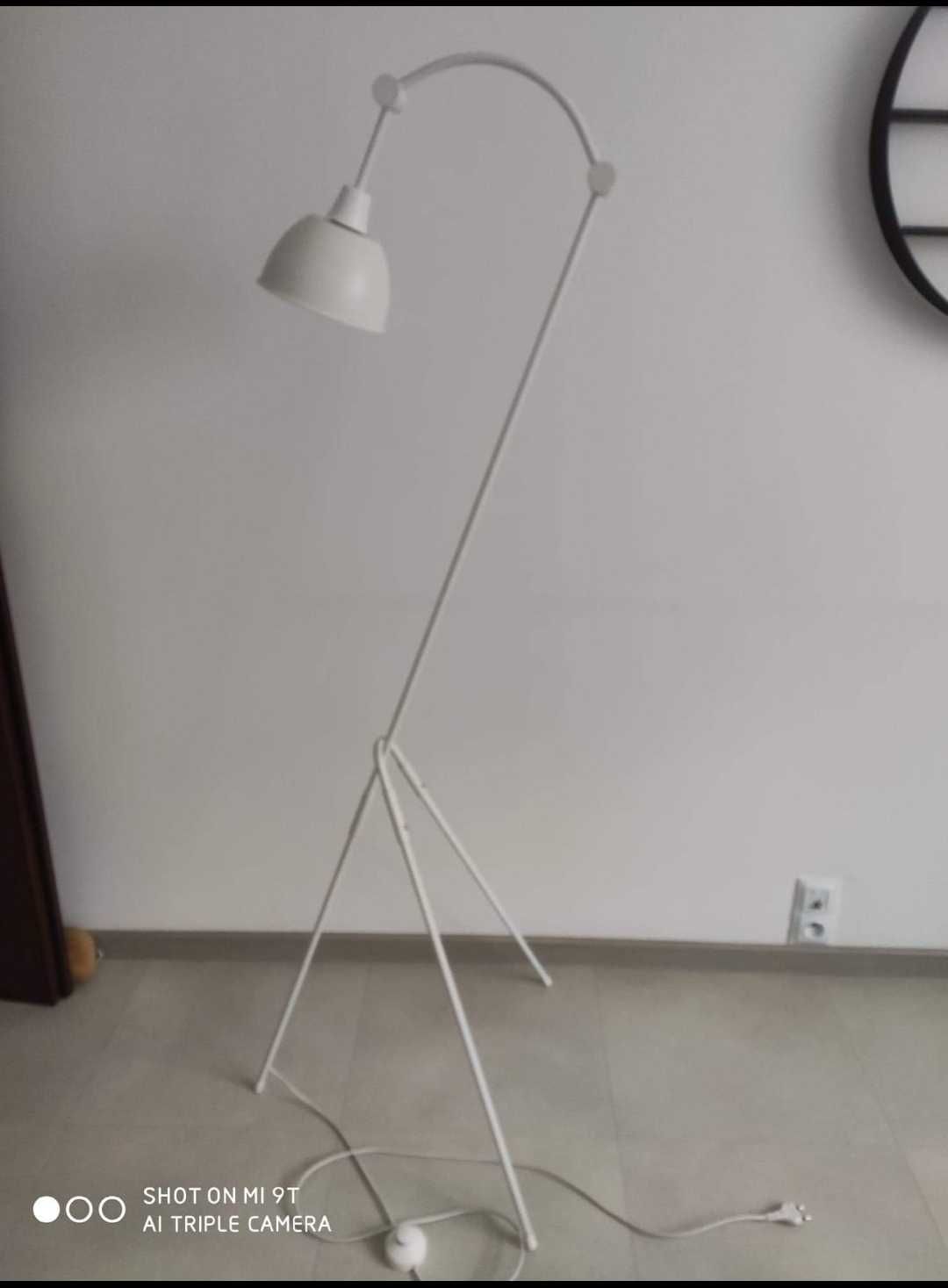 Lampa biała podłogowa , stojąca