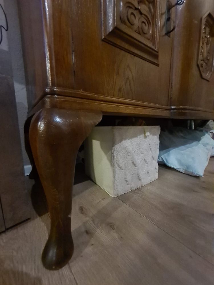 Zabytkowy komplet mebli komoda+ stół rozkladan+ 8krzeseł (lite drewno)