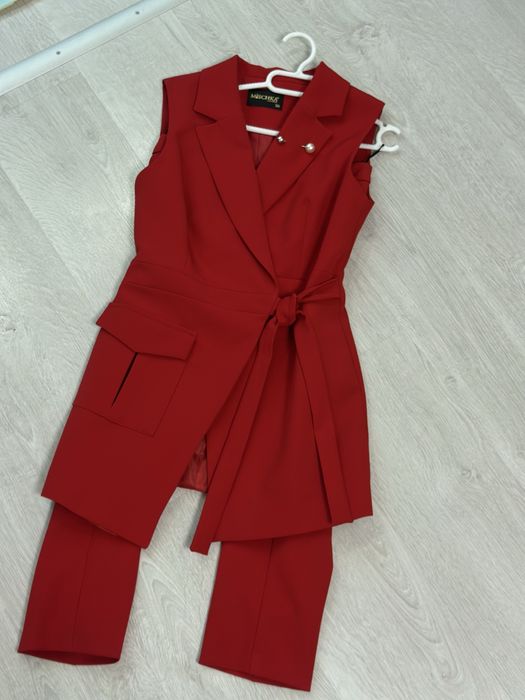 Брючний костюм жіночий