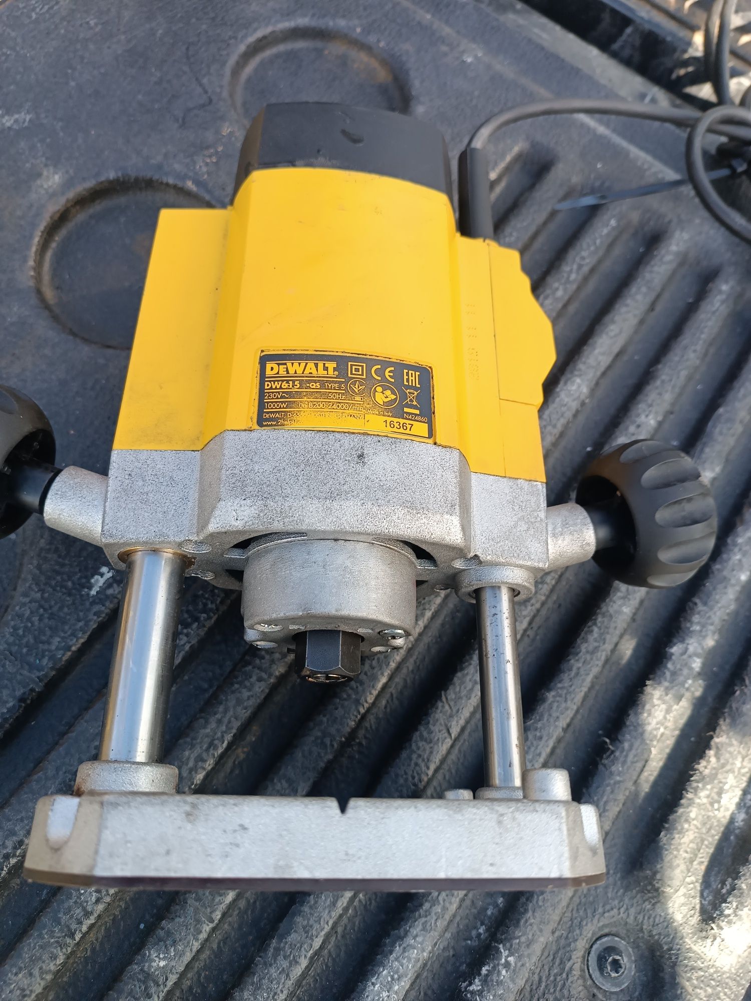 Frezarka gòrnowrzecionowa DW 615 DeWalt dw609