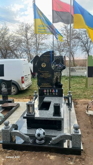 Памятники для полеглих Героїв. Військові памятники.