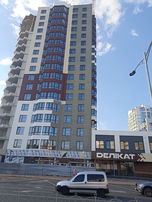 Продам квартиру 55 м.кв. в новострое по вул. Жужоми