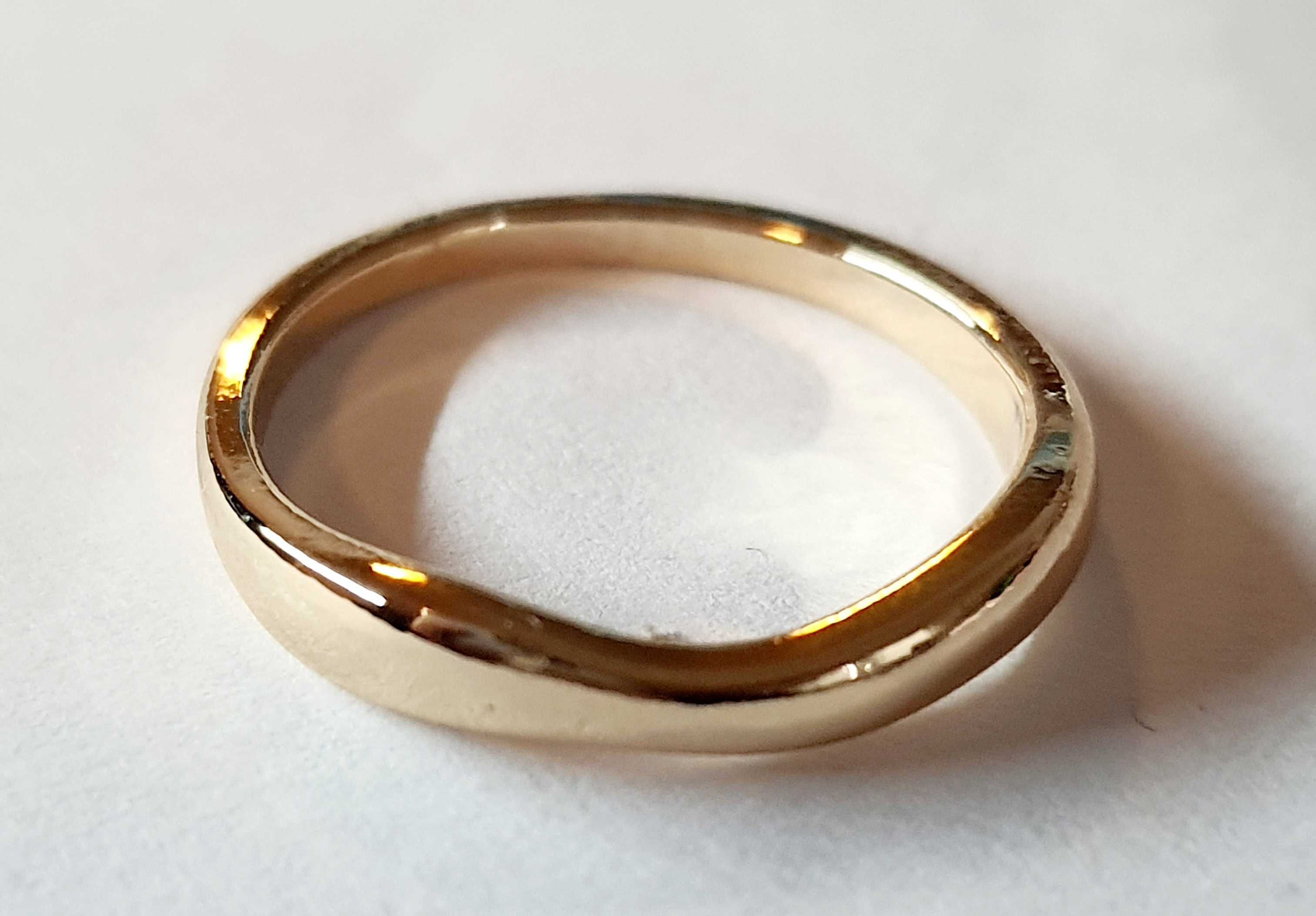 Piękny Złoty Pierścionek Stal Chirurgiczna Złoty 16mm