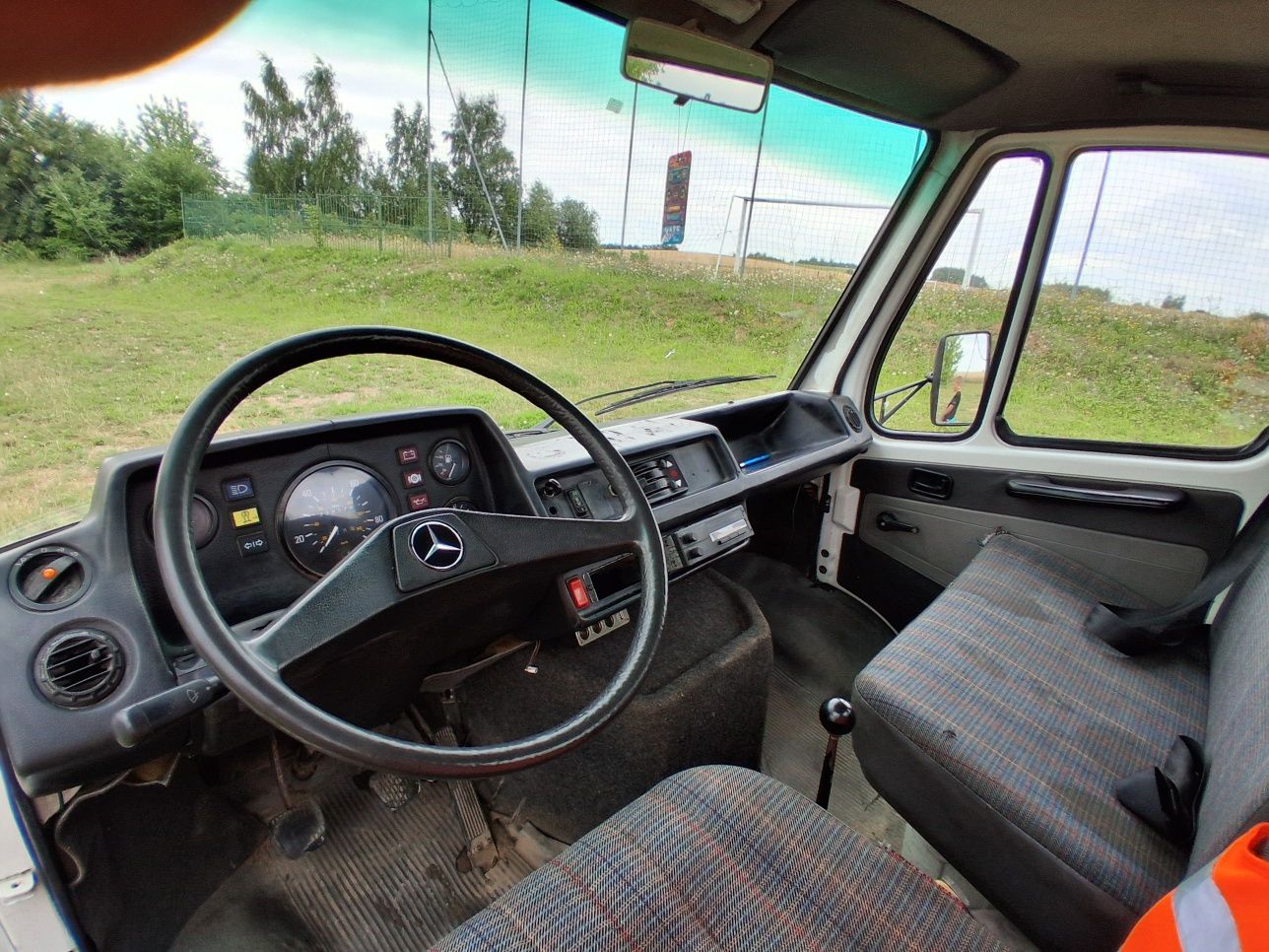 Mercedes T1 410 kaczka 2.9d bliźniak laweta 3.5t