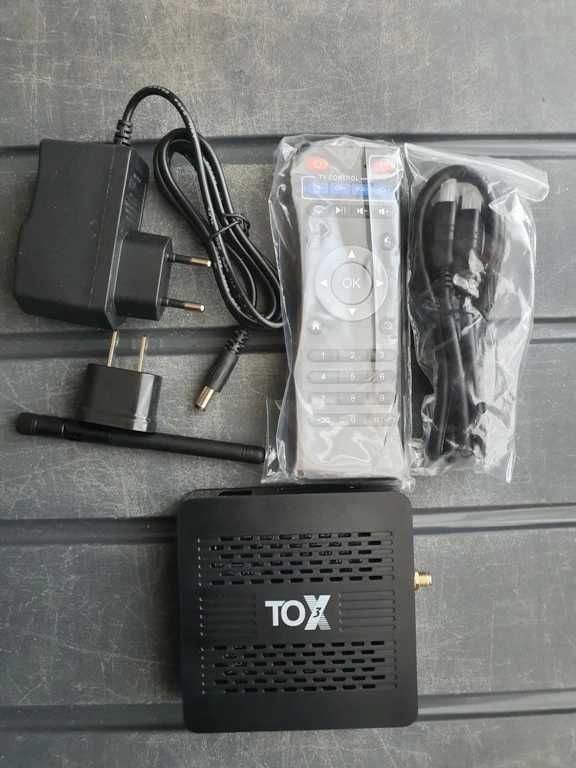 Смарт ТВ приставка TOX3 4/32 Гб Smart TV Box Android 11