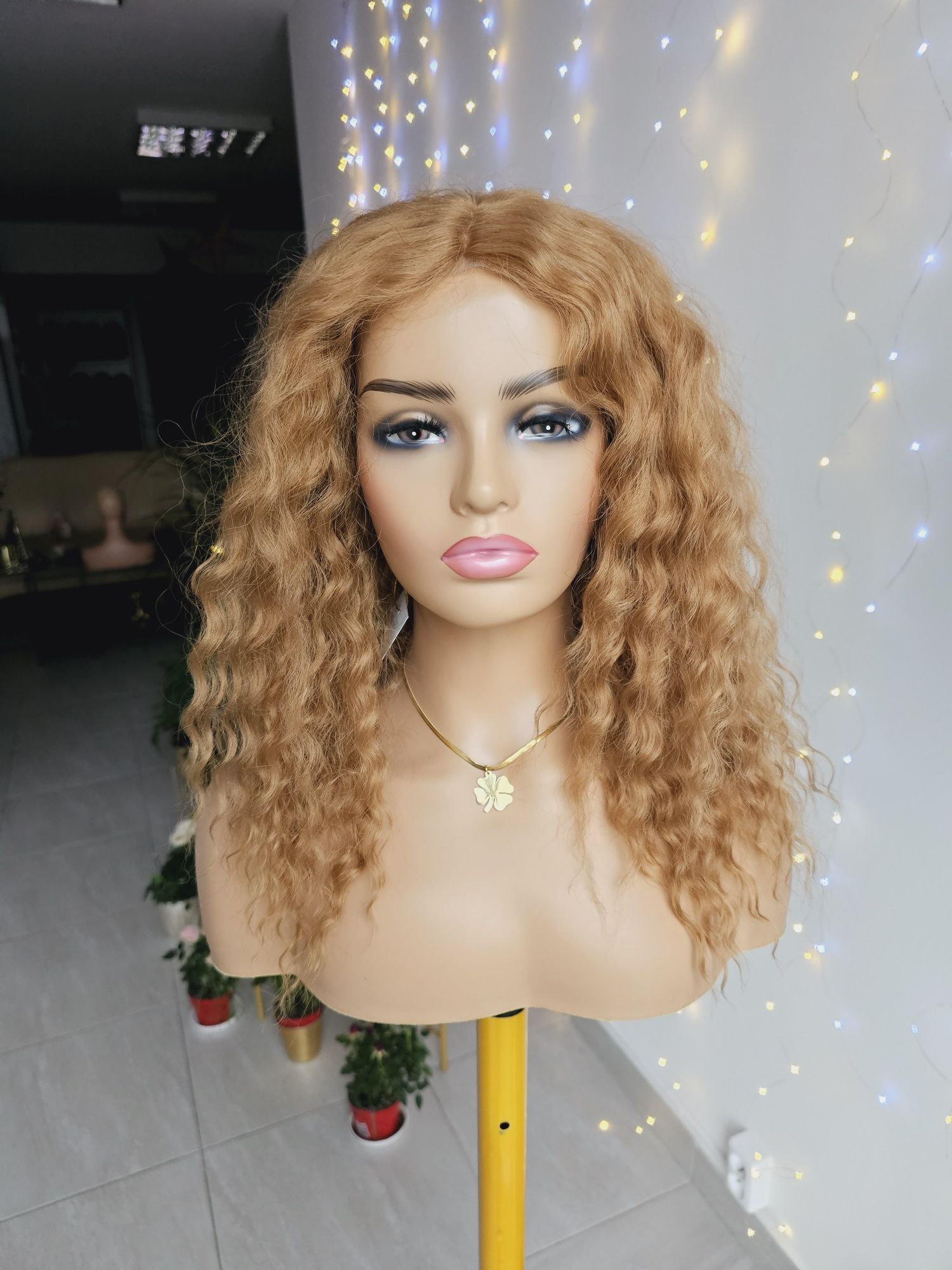 Peruka afroloki loki ciemny złoty blond Krysia naturalna fryzura