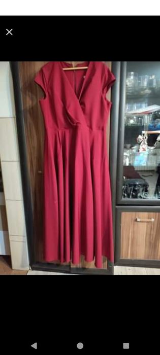 Sukienka jak nowa raz była założona na weselu materiał jest rozmiar 54