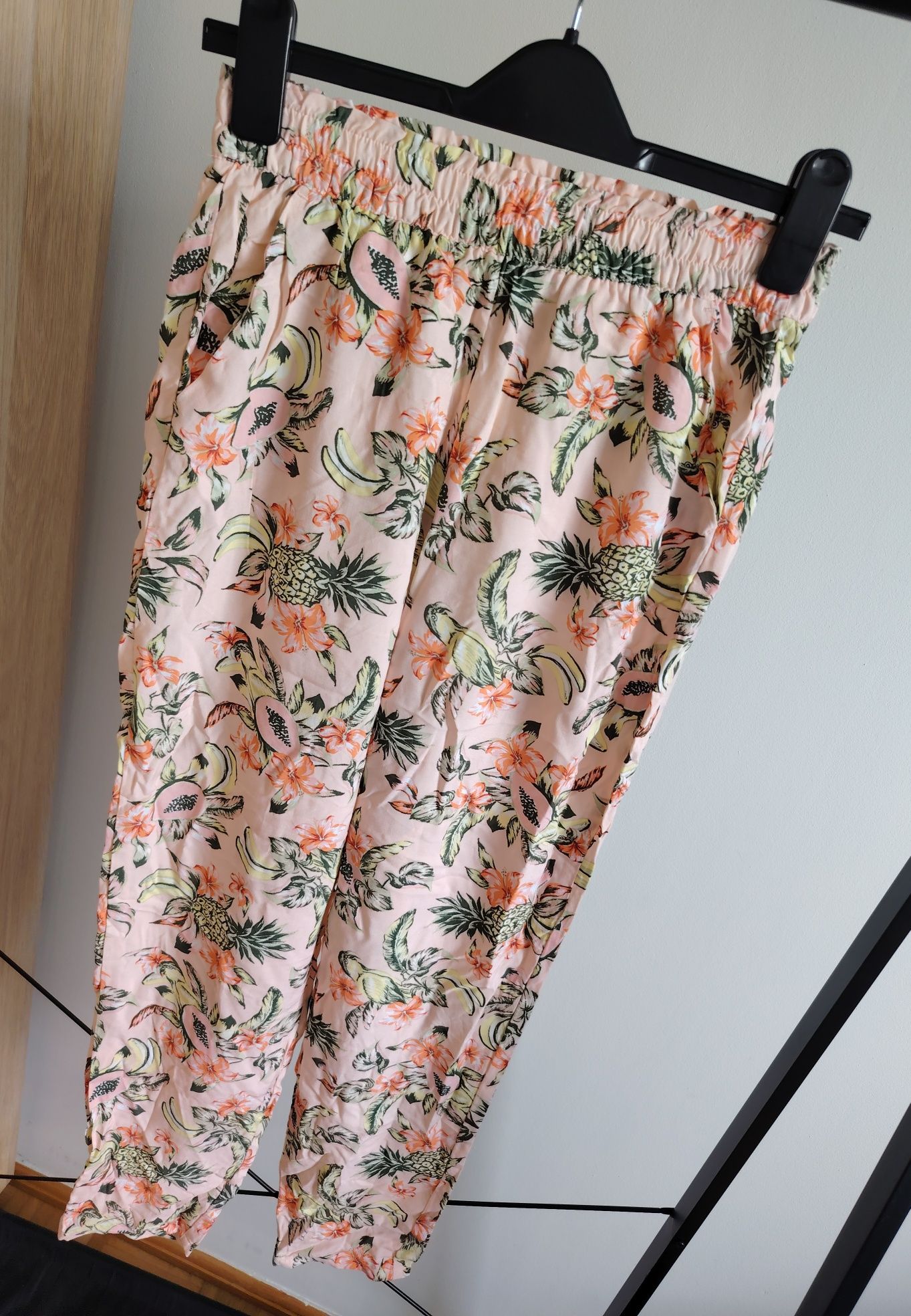H&M nowe spodnie pudrowy róż kolorowe wzory 36