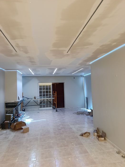 Tetos falsos e divisórias