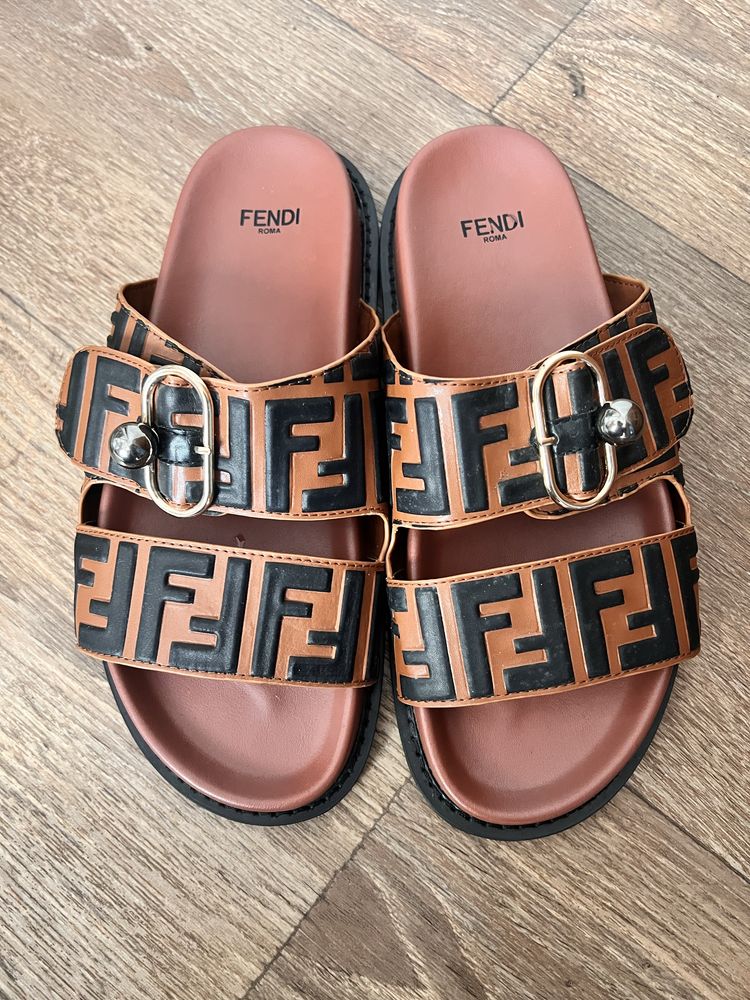 Шлепанцы Fendi , сандали,босоножки,