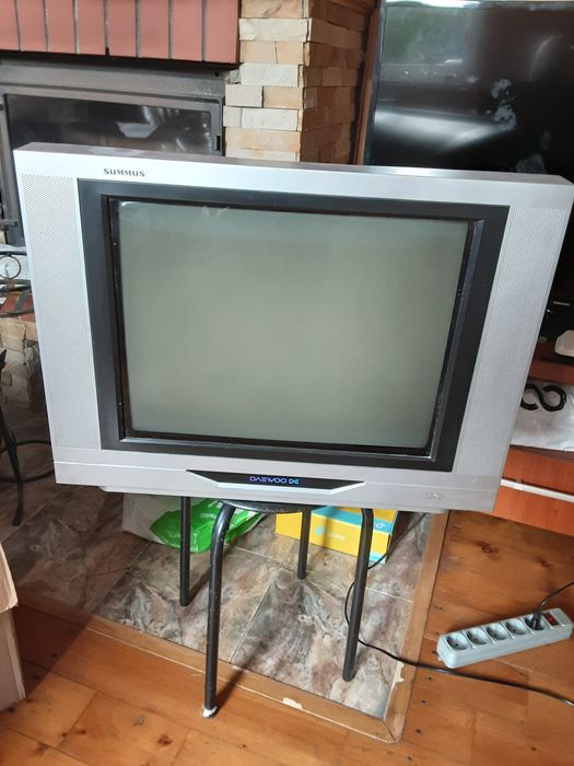 Продаються 2 робочих телев1зора по 200 грн