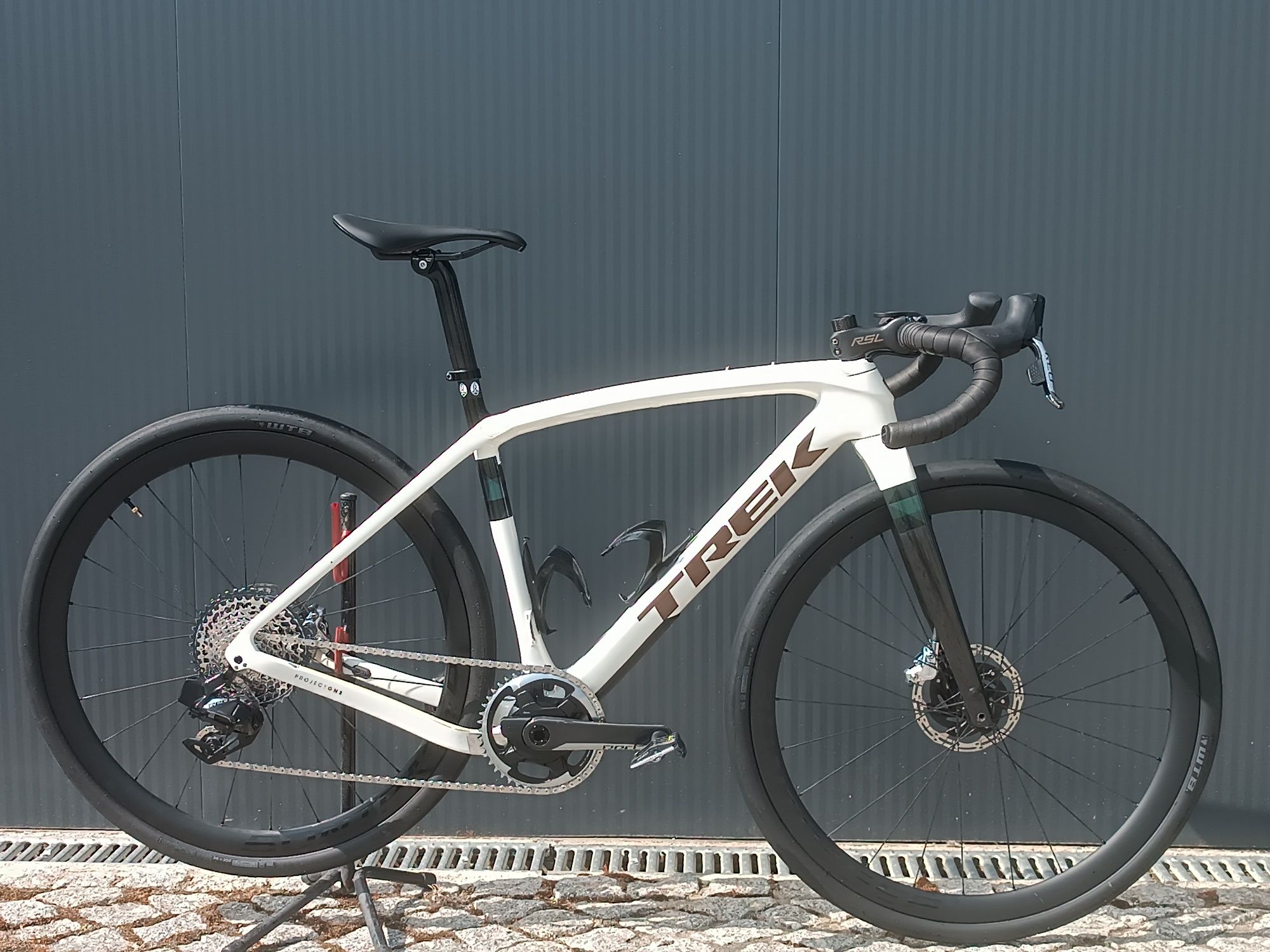 Bicicleta de gravel trek checkpoint SLR SRAM red